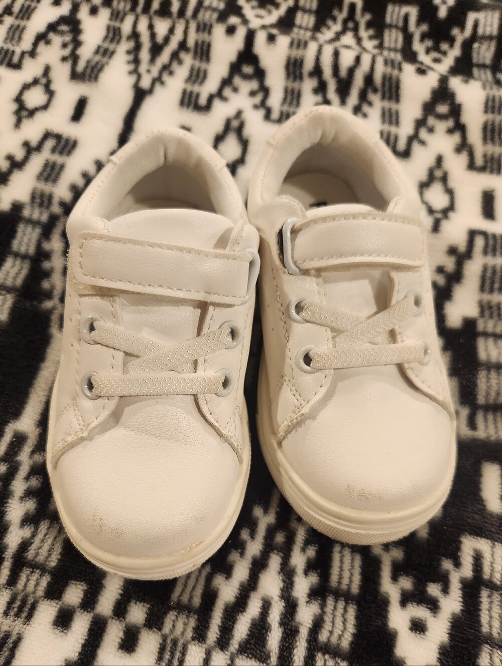 Kids White Casual Sneakers with Hook-and-Loop Strap, Size 7T